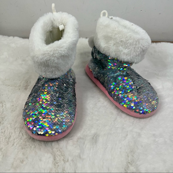 NEW Iridescent Silver Sequinned Faux Fur Lined Slippers Size Girls Large - Picture 2 of 9